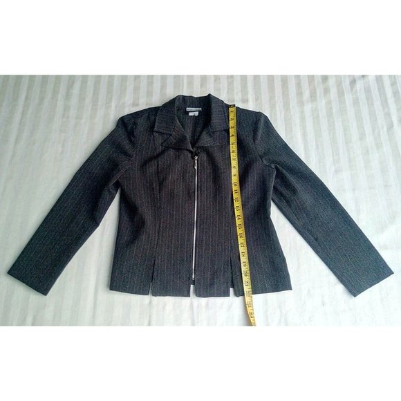 Pinstripe Zip-up Blazer - Picture 5 of 11